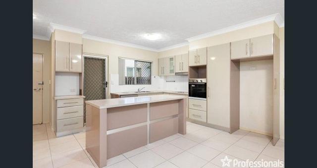 2/2A White Street, QLD 4053