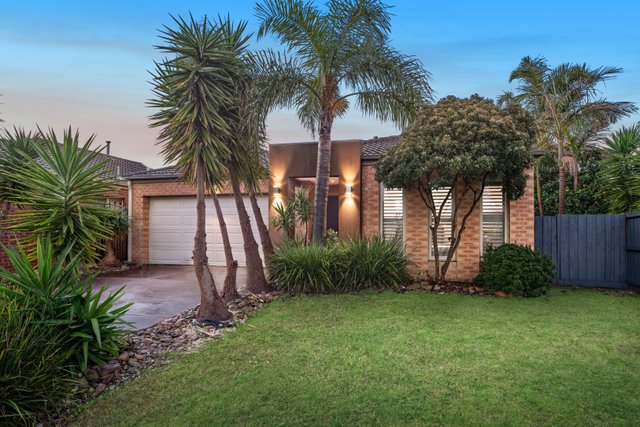 2 Sanctuary Crescent, VIC 3178