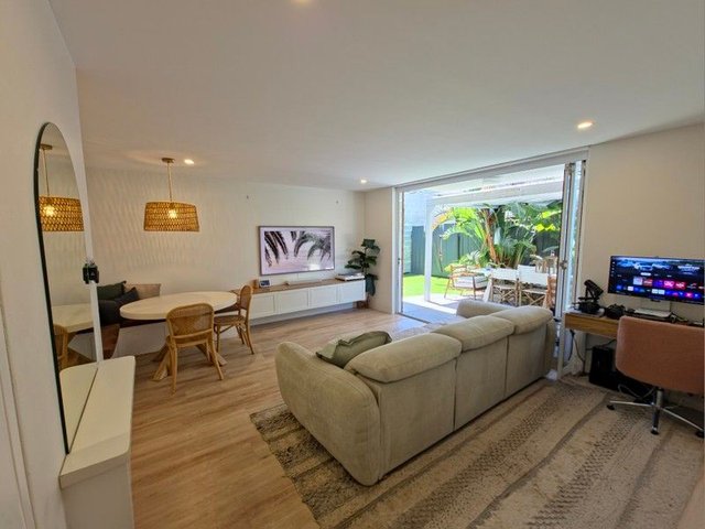 1/11 Thomas Drive, QLD 4217