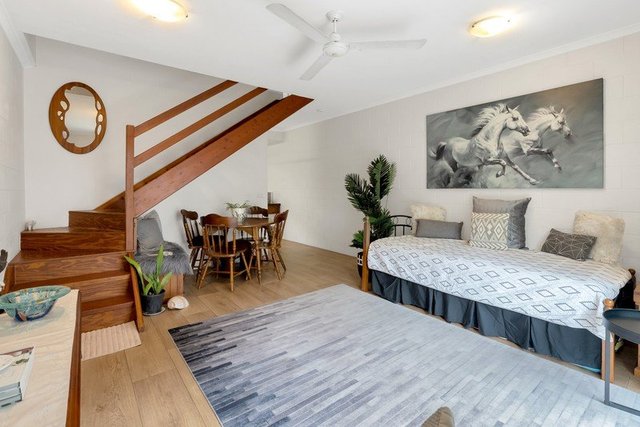 2/16 Robert Road, QLD 4869