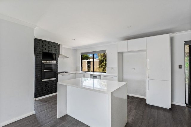 11 Charing Crescent, WA 6064