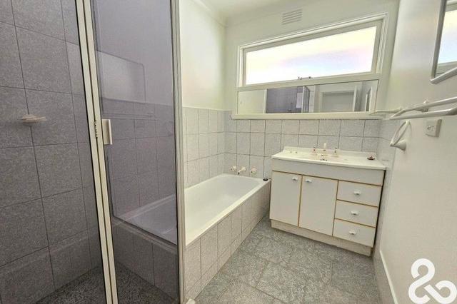 16 Kiama Drive, VIC 3075