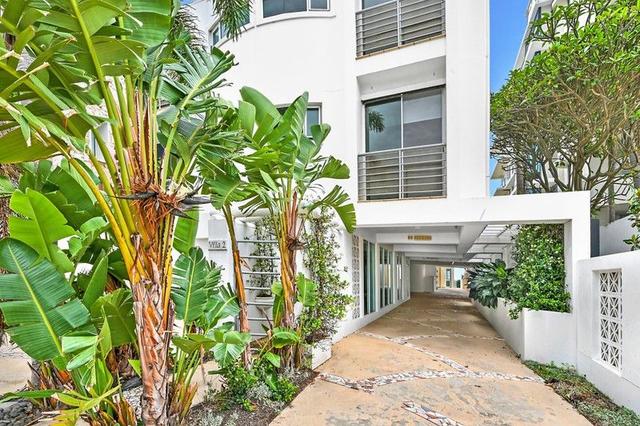 2/105 Albatross Avenue, QLD 4218