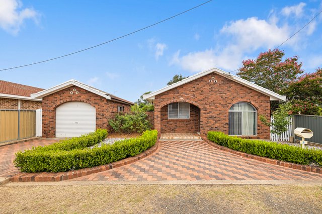 6 Adam Street, NSW 2340