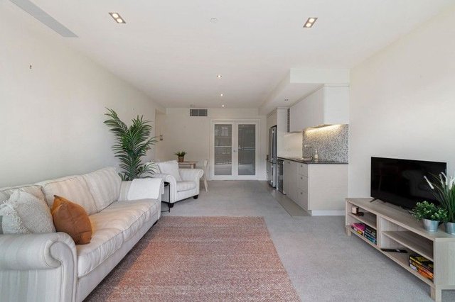 6H/8 Waterside Place, VIC 3008