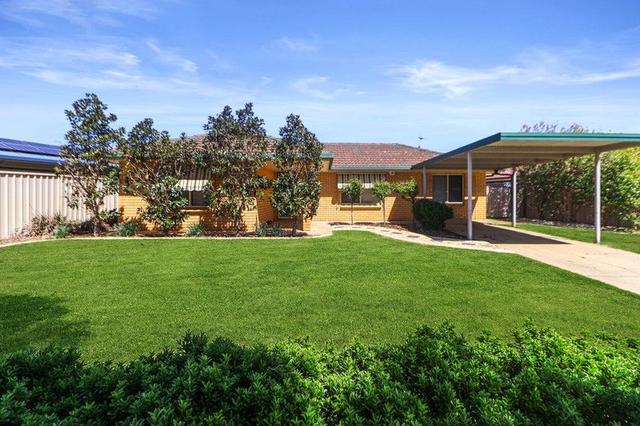 9 Lyons  Crescent, NSW 2651
