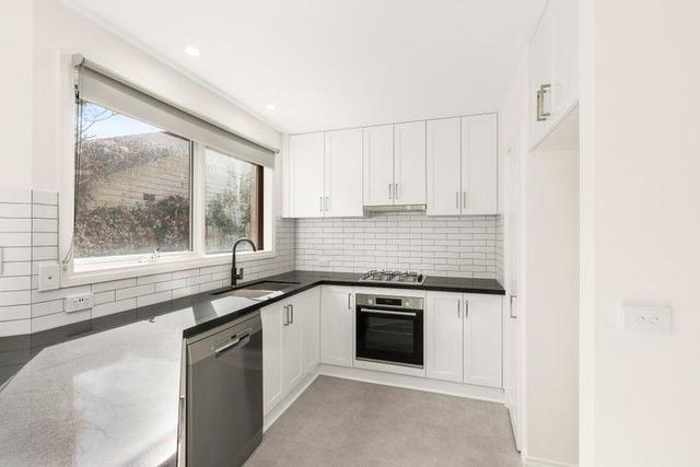 2/23 Woodlands Avenue, VIC 3102