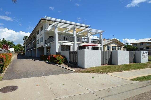 10/98 The Strand, QLD 4810