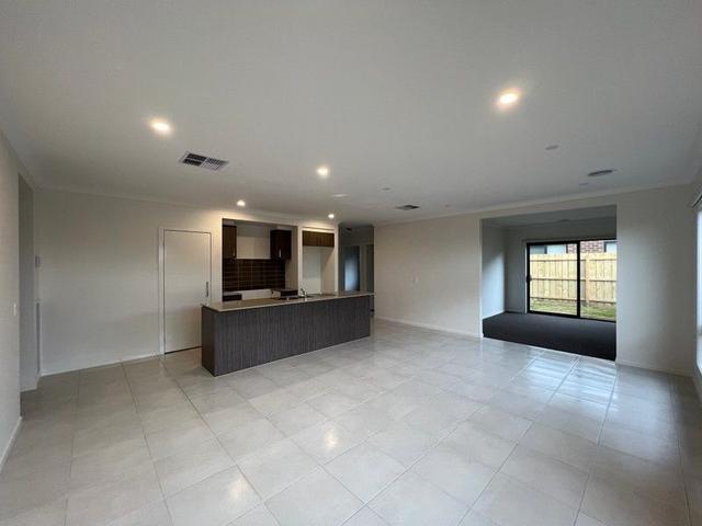 34 Belladonna Circuit, VIC 3756