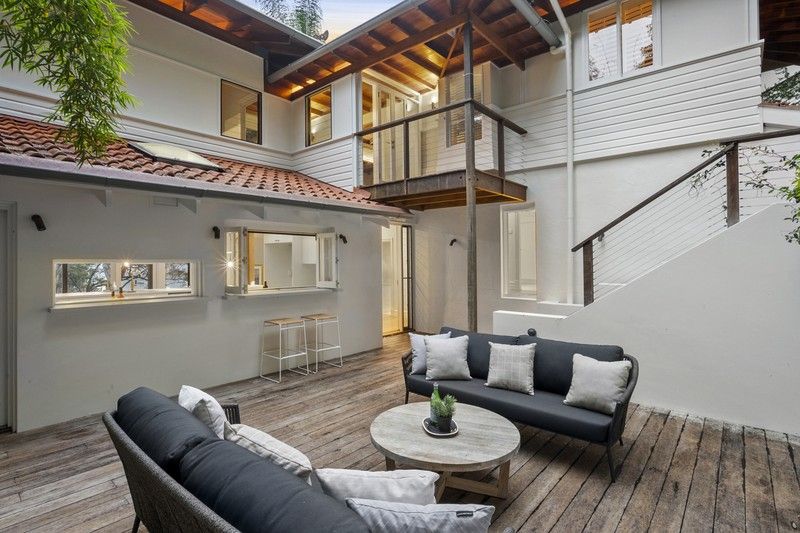 https://images.allhomes.com.au/property/photo/70b8991aafe30a2ba1c1ea5fec83881c_hd.jpg