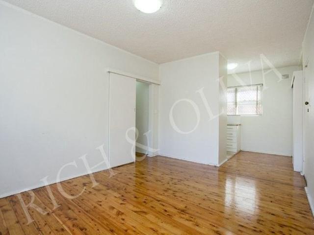 2/1A Second Avenue, NSW 2194