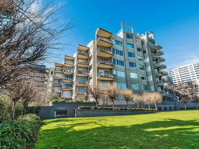 112/23 Queens Road, VIC 3000