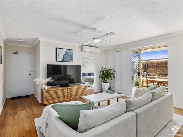 4/10 Macaulay Street, QLD 4151