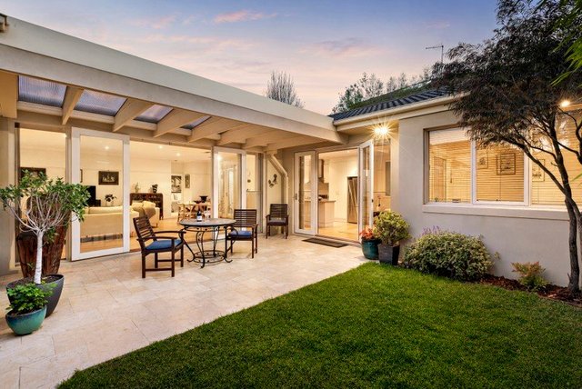 2/300 South Road, VIC 3188