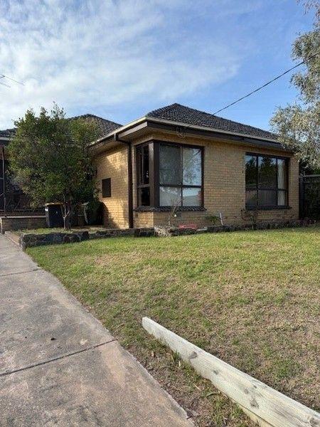 8 Golf Road, VIC 3167
