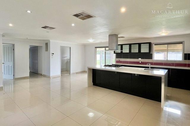 12 Kobi Place, NSW 2650