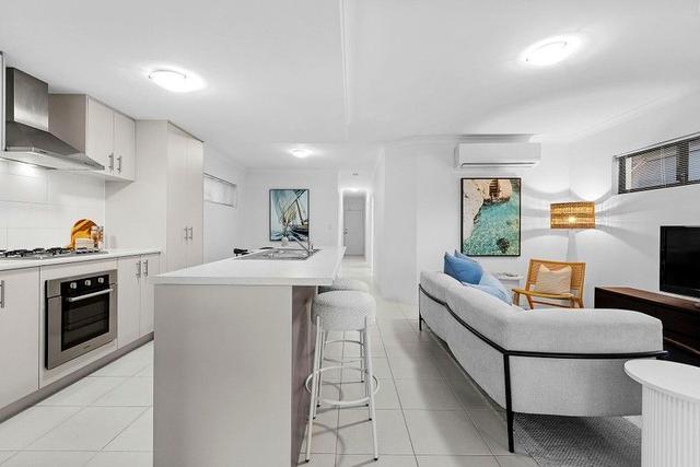4/2 Fowey Loop, WA 6030