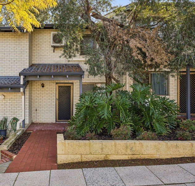 6/4 Ryrie Ave, WA 6152