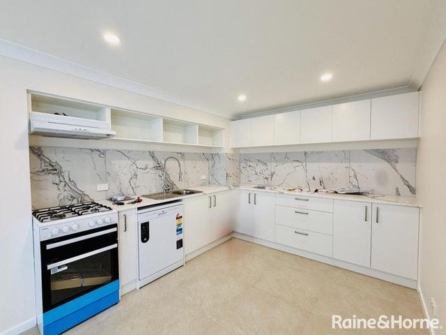 7B Rowan St, QLD 4127