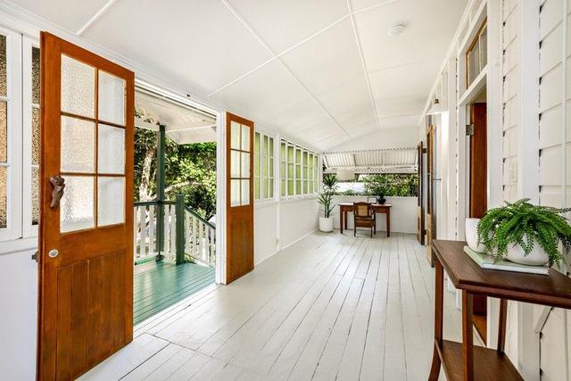 6 Passchendaele Street, QLD 4870