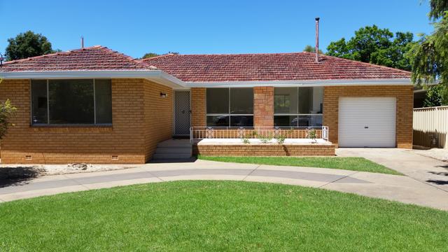 11 Grey Street, NSW 2680