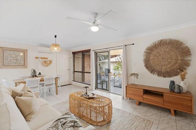 1/215 The Round Drive, NSW 2251