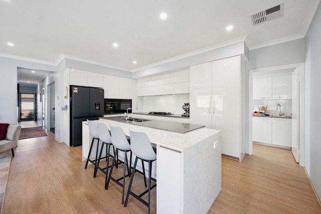 18 Lancaster Loop, WA 6112