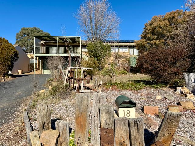 18 Warra Street, NSW 2630