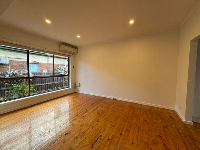 2/19 Howson Street, VIC 3055