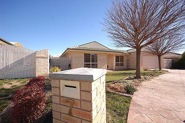 7 Ebeling Ct, ACT 2913