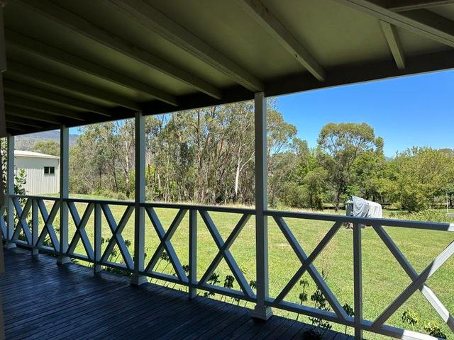 1 Blackburn Place, NSW 2642