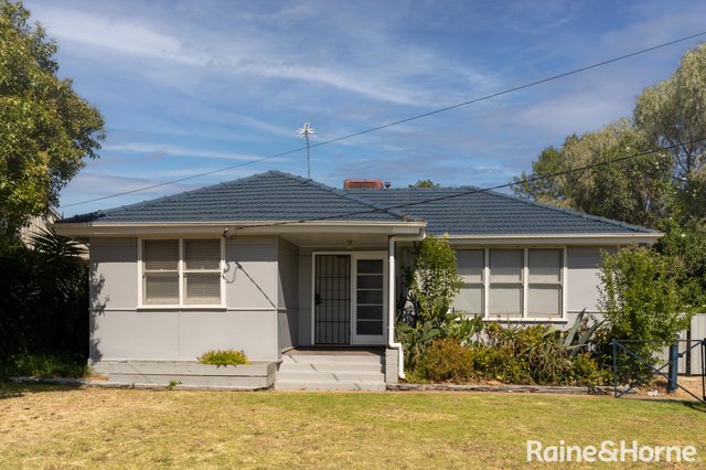 4 Lae Avenue, NSW 2650