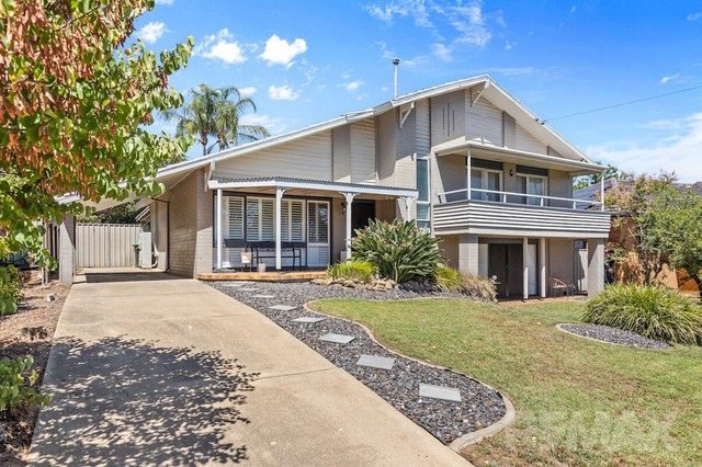 18 White Avenue, NSW 2650