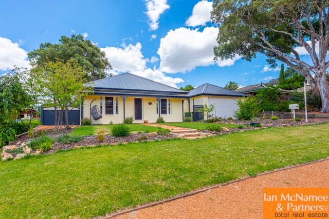 11 Halloran Drive, NSW 2619