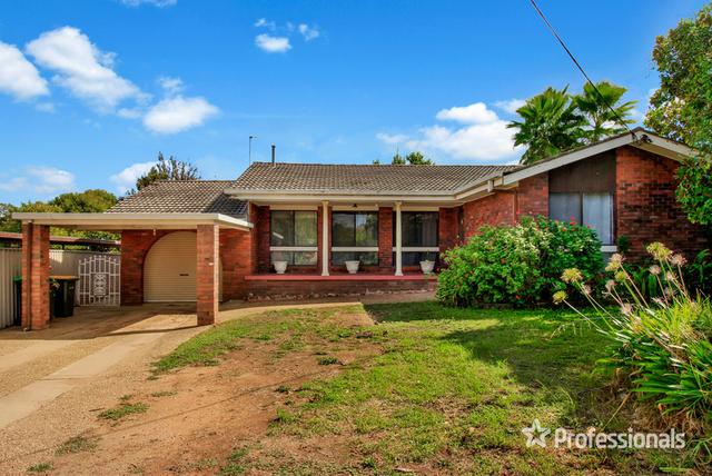 15 Ries Crescent, NSW 2650