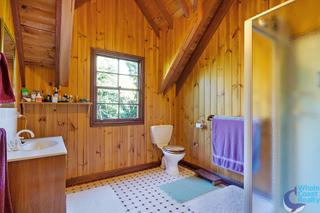 Bathroom (2016-06-15)
