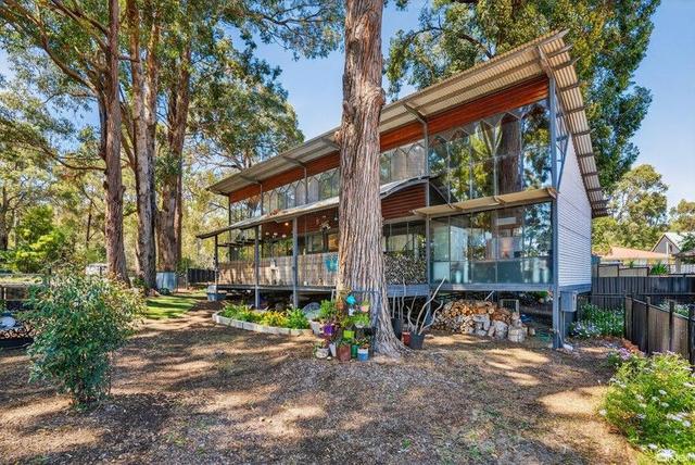 4 Kingsbury Drive, WA 6124