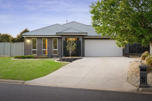 67 Oxford Drive, NSW 2640