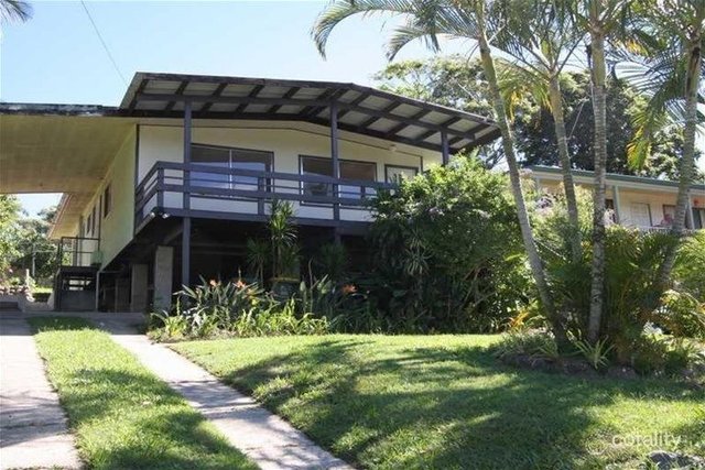 16 Kinarra Street, QLD 4214