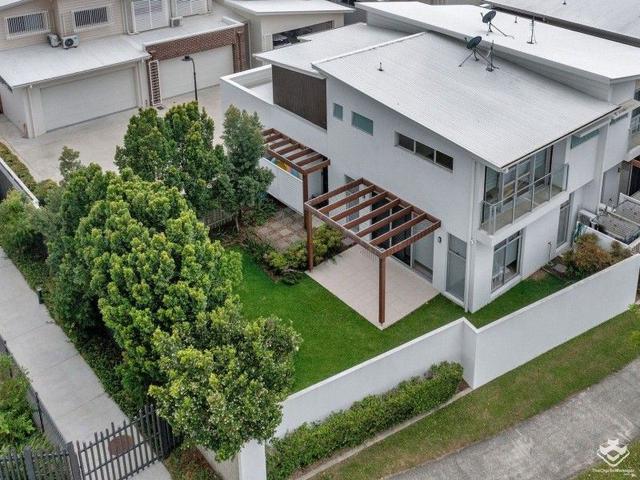 10/2 Waters Close, QLD 4212
