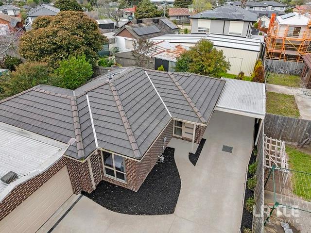 2/2 Deakin Crescent, VIC 3175