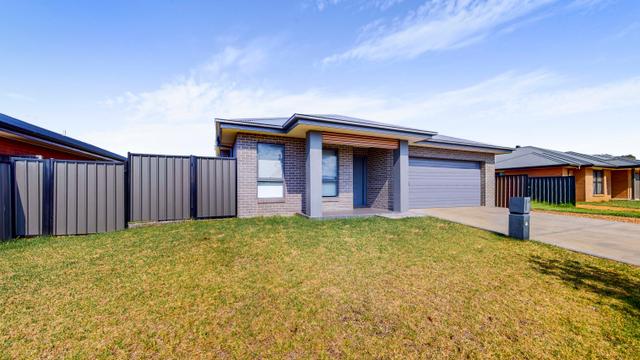 26 Peel Place, NSW 2830