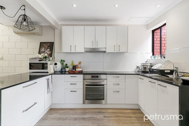 15/2 Clifford Court, TAS 7018