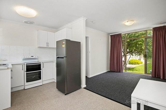 2/40 Chifley Avenue, VIC 3018