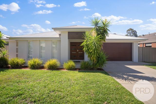 5 Breasley Crescent, NSW 2650