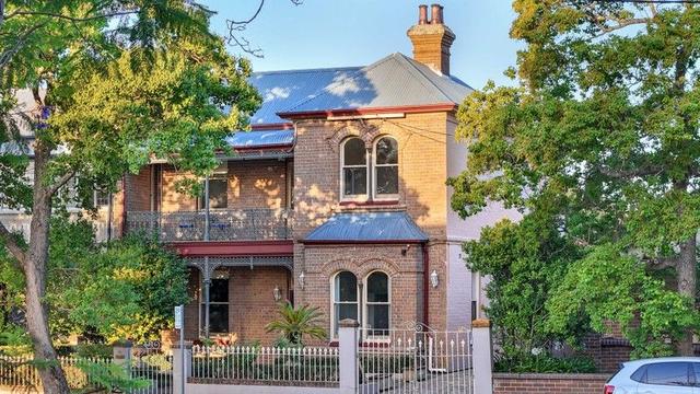 32 Hill Street, NSW 2570