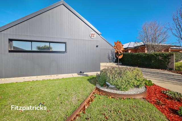 17 Park Place, NSW 2650