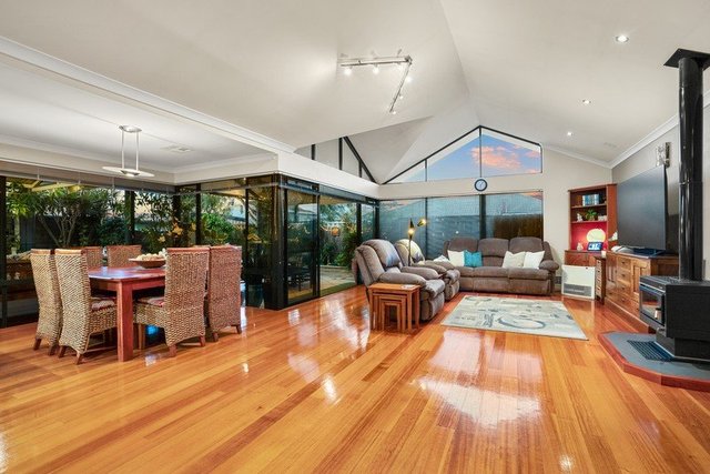 8 Crevalle Way, WA 6168