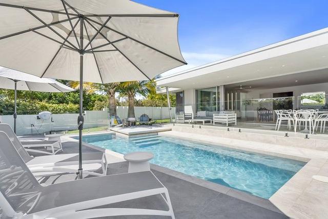 2 Hollyhock Cres, QLD 4567
