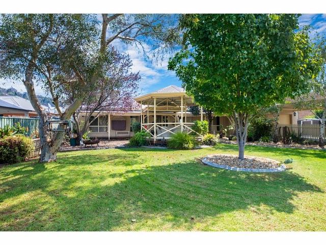 4 Laffertys Walk, NSW 2640